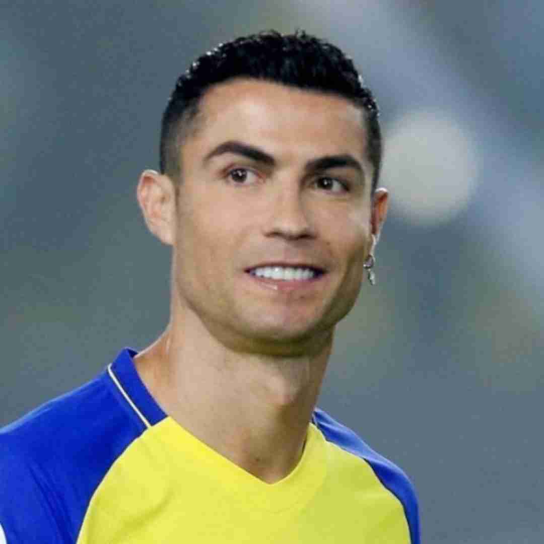  یکی برسه به دادم دلمو به يکی دادم با صدای رونالدو