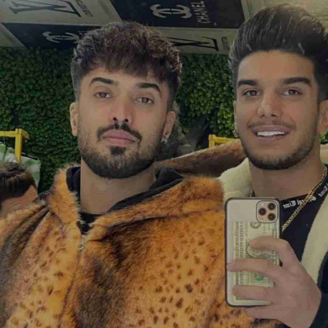 علی رستمیان من الان لنگ اینم که باز ببینم رو گوشیم افتاده شمارت