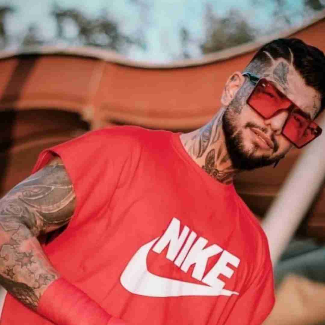 امیر راهی ول کردی دستامو ببین اشکامو تک تک حرفاتو