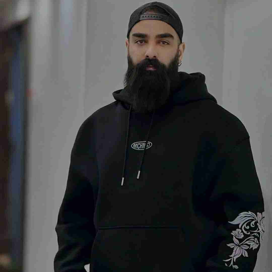 علی میر چقد آدم زیاده دورش میگه مثل داداشن باهاش