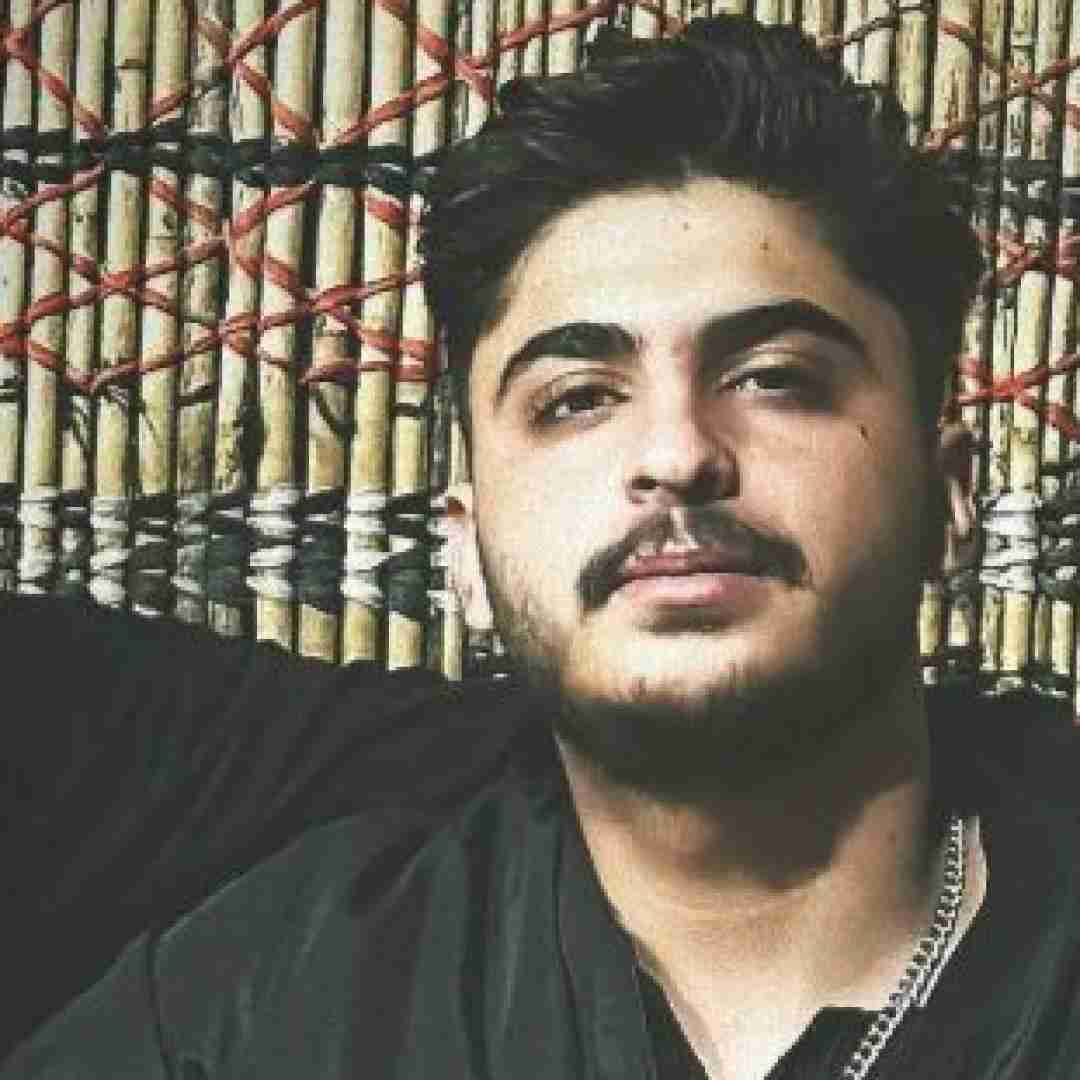 محمدامین کرمزاد آرامم نگرت وناو مالمان یه شاو دیوار