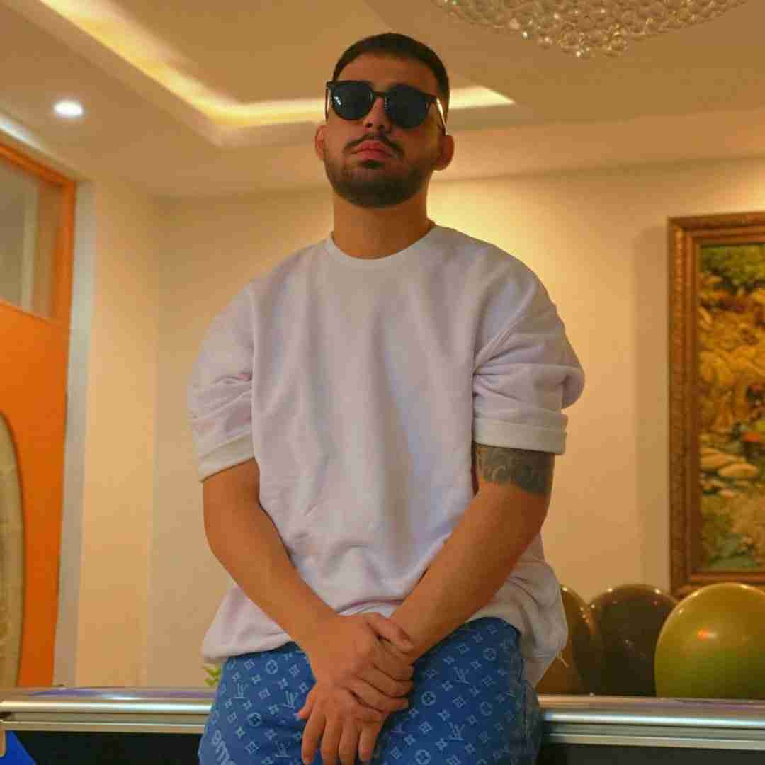 مهیاد بهت داشتم احتیاج بیشتر از همه همین که قلب من میشکنه