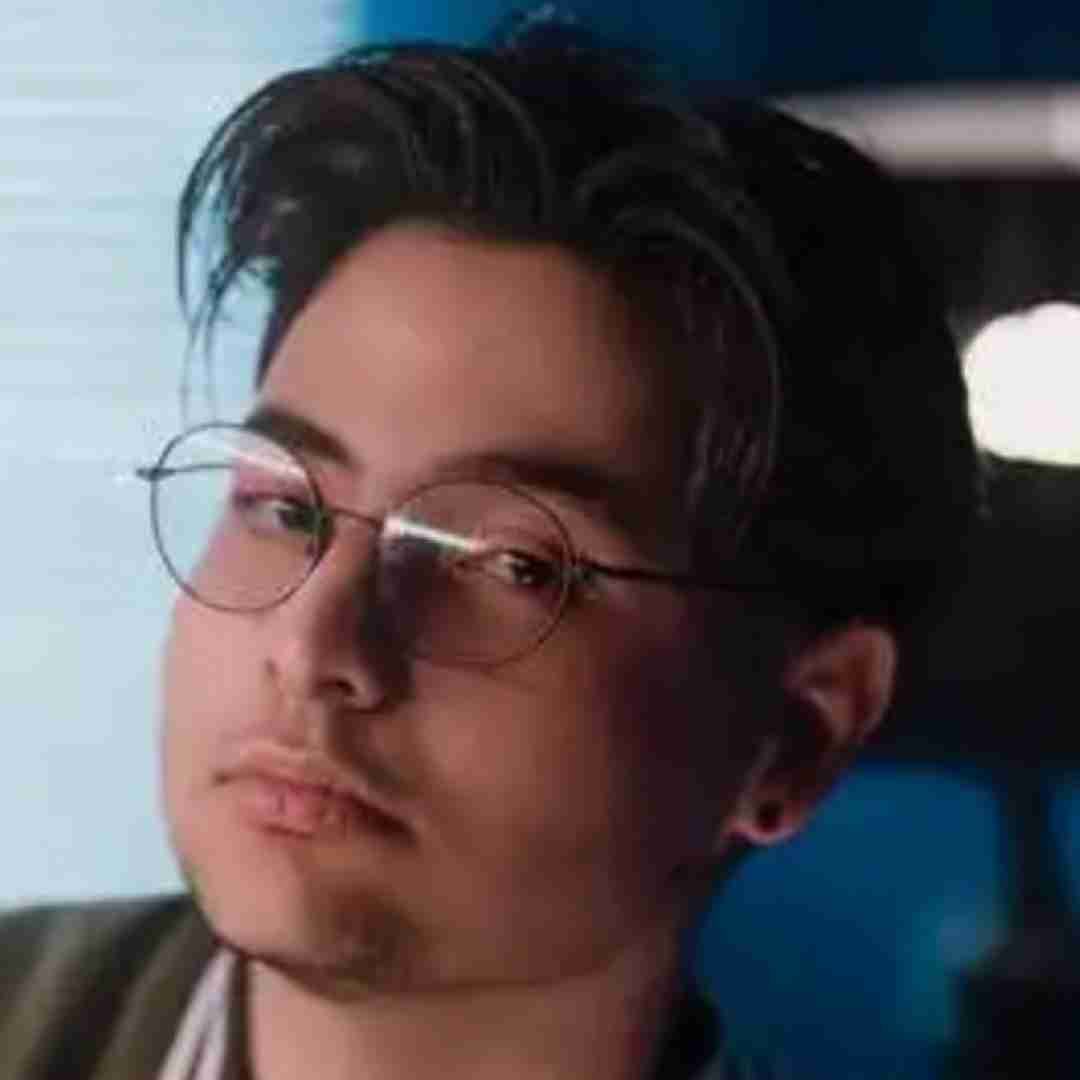 عرفان ابرا بوی موتو میکنم هوس چشات مثل شیشه تیزه لبش