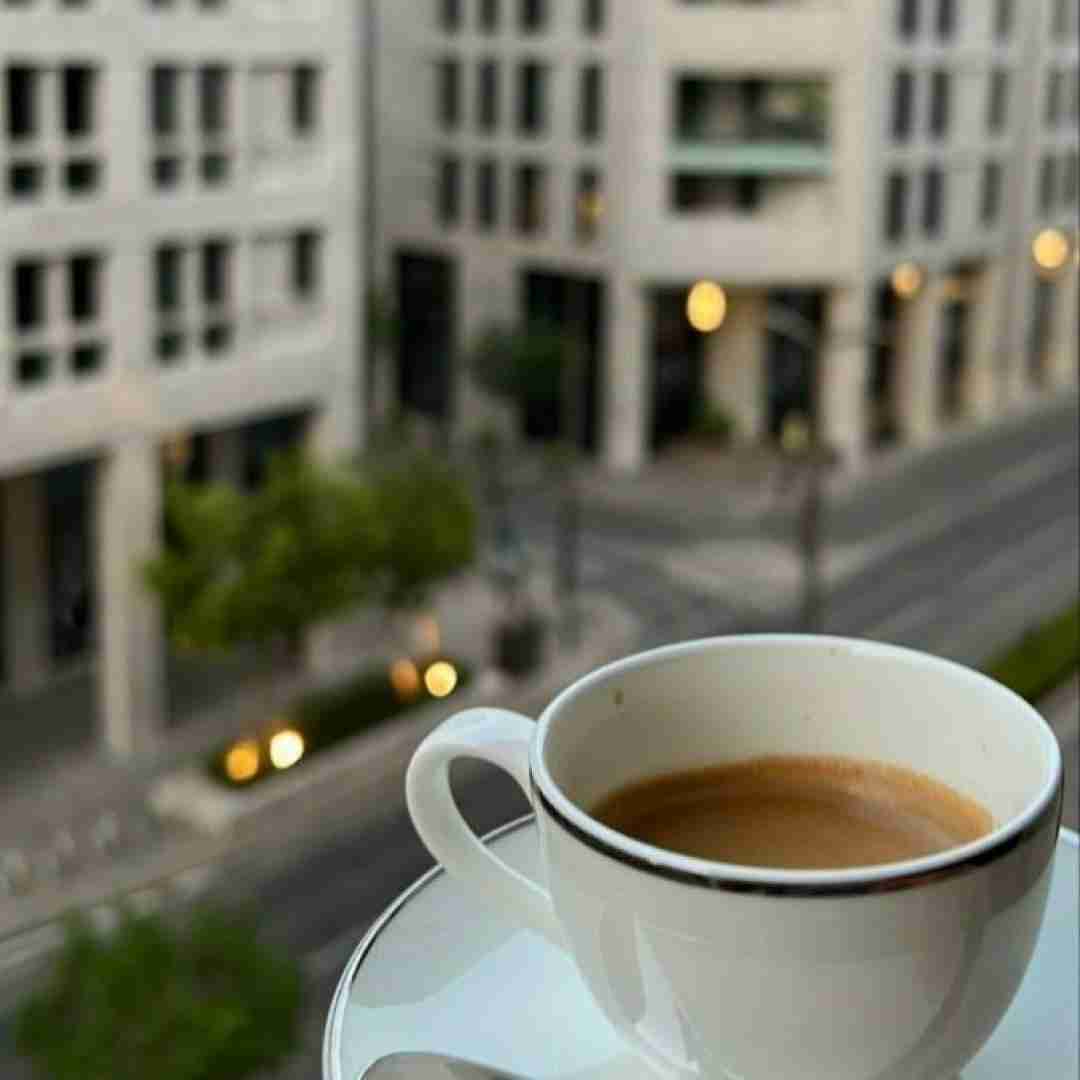  شاید اصلا چشاتو باز ببندی خوشگلم تو حتی واسم شیرینه دروغات
