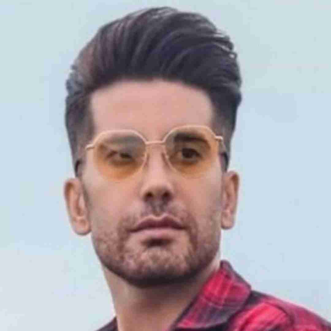 فرشاد آزادی پروانه صفت