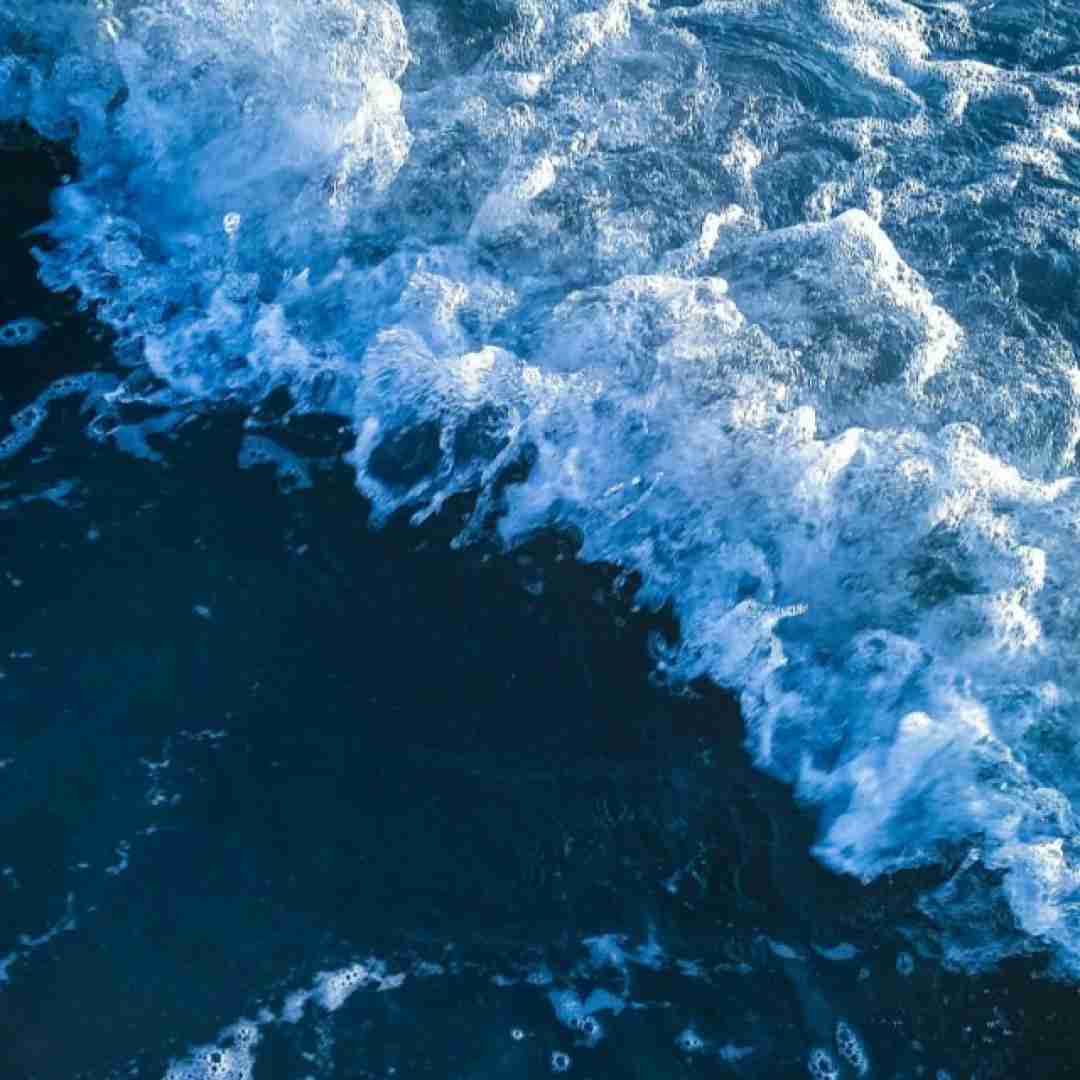  وقتی ازت دورم قلبم نمیزنه هرشب میشه زیر چشمام کبود
