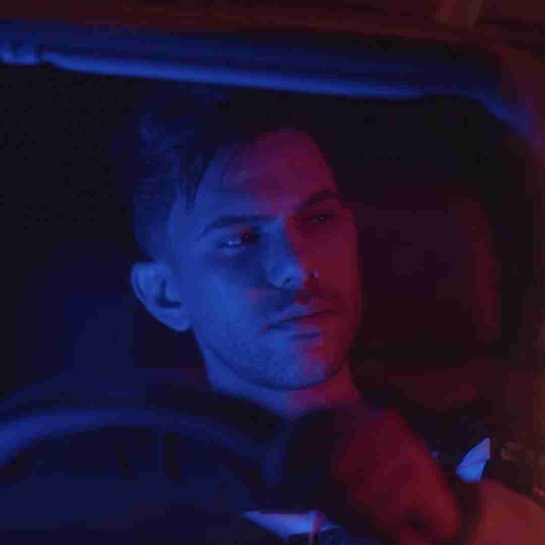 پیام عباسی بعده مه با کی سرت گرم شده بشم بگو