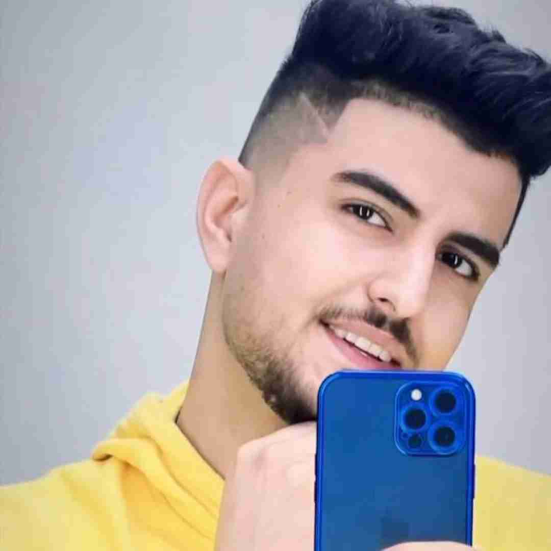 امید خانم تیبا سواره میگن که ناخن کاره