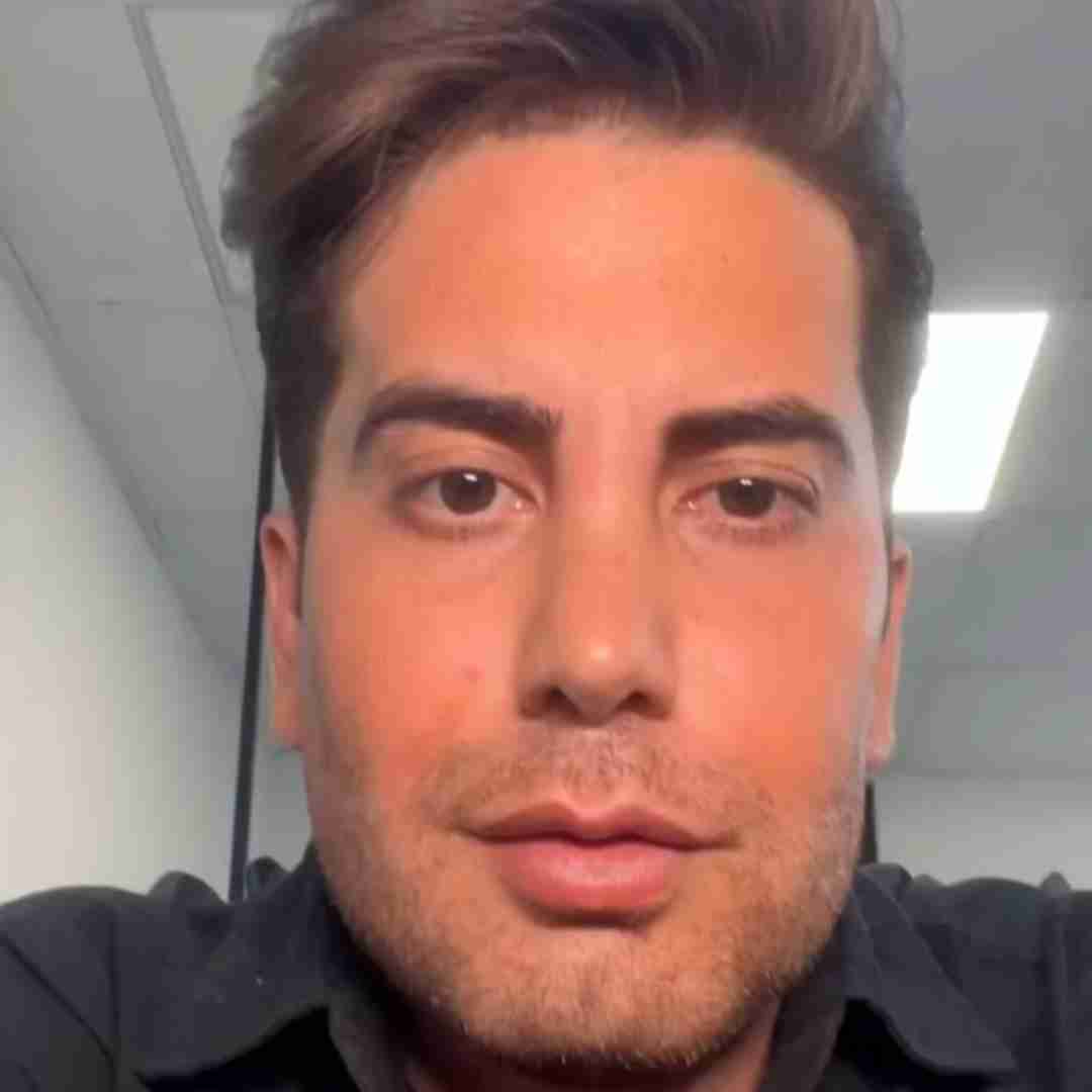 فرشاد آزادی گل منی گل من شب و روز تورو من ناز میکنم