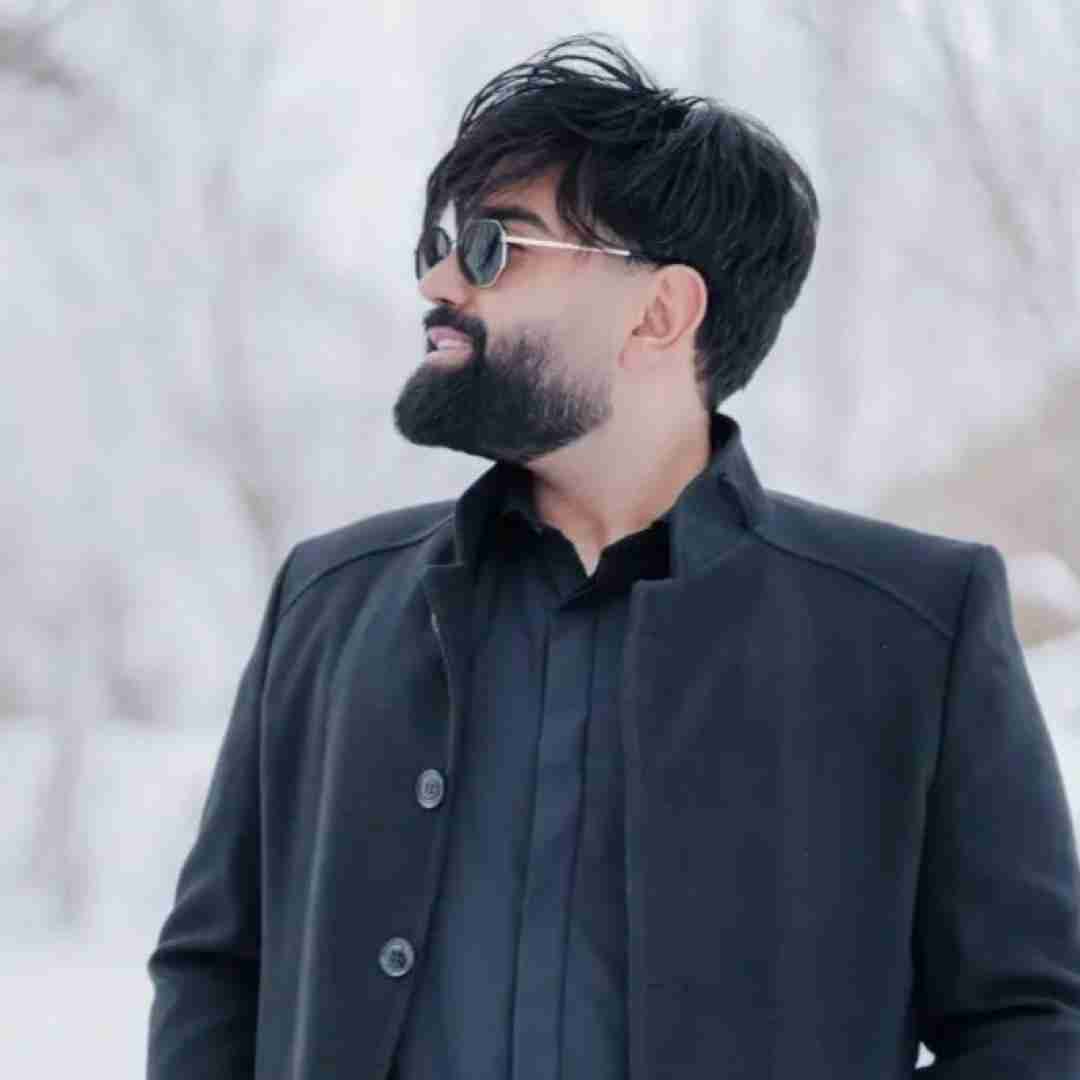 مهرداد تاجیک تو چشات ناز داره والا ماشاالله به موهای مشکیت