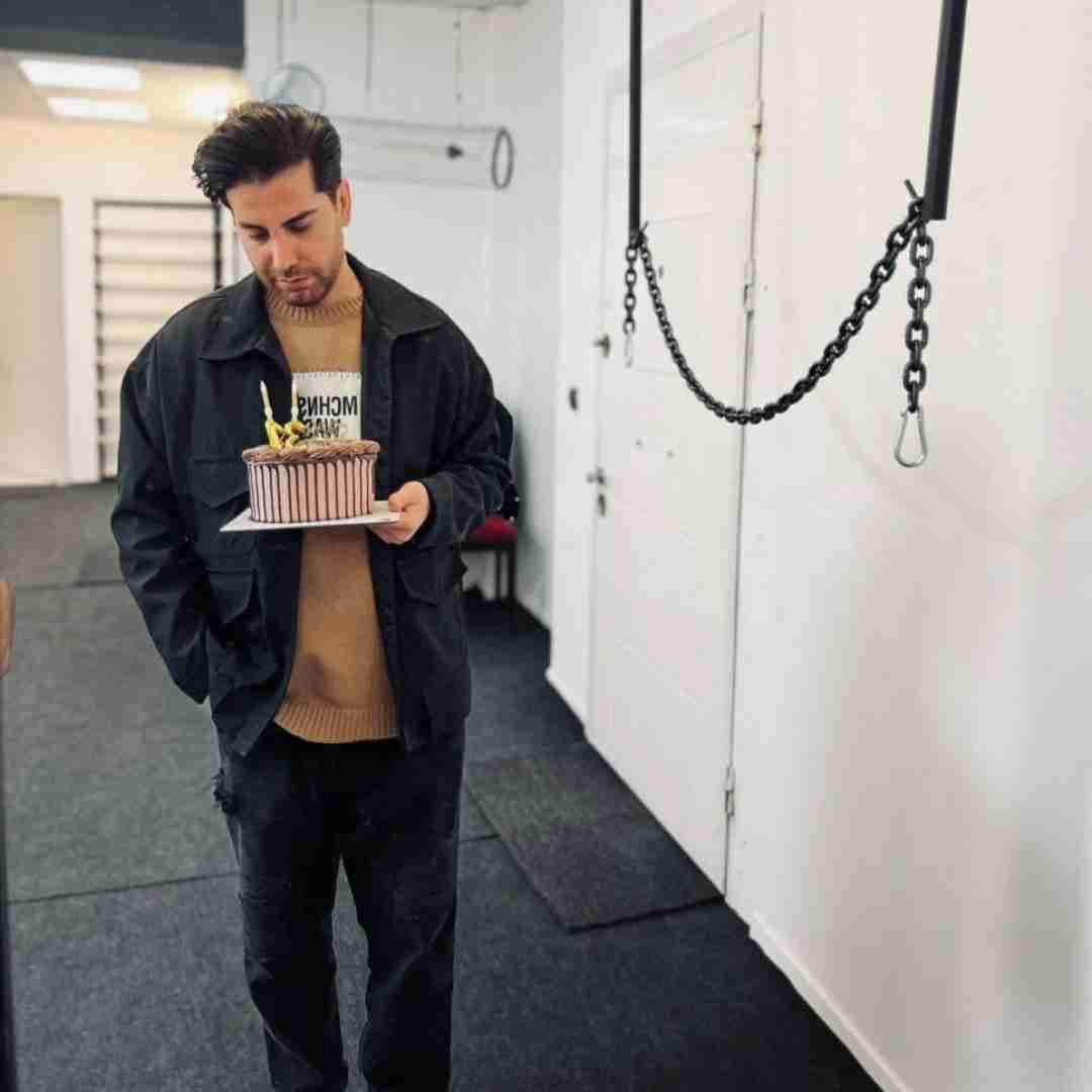 فرشاد آزادی بد نکو با من تو بیا بگیر دستامه