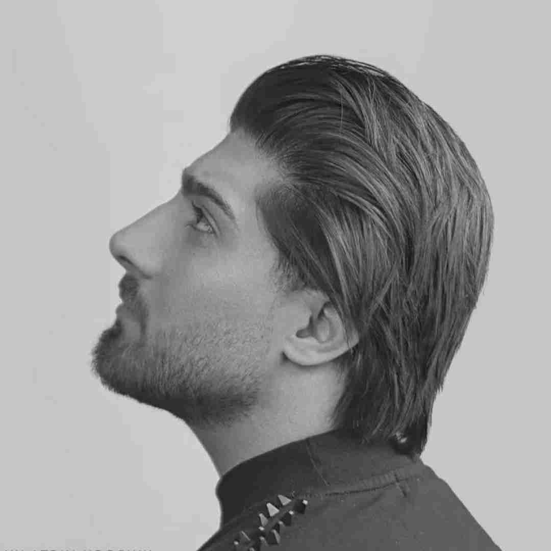 امیر لیام مه روحم خستس دارم غرق میشم و دستو پام بستس