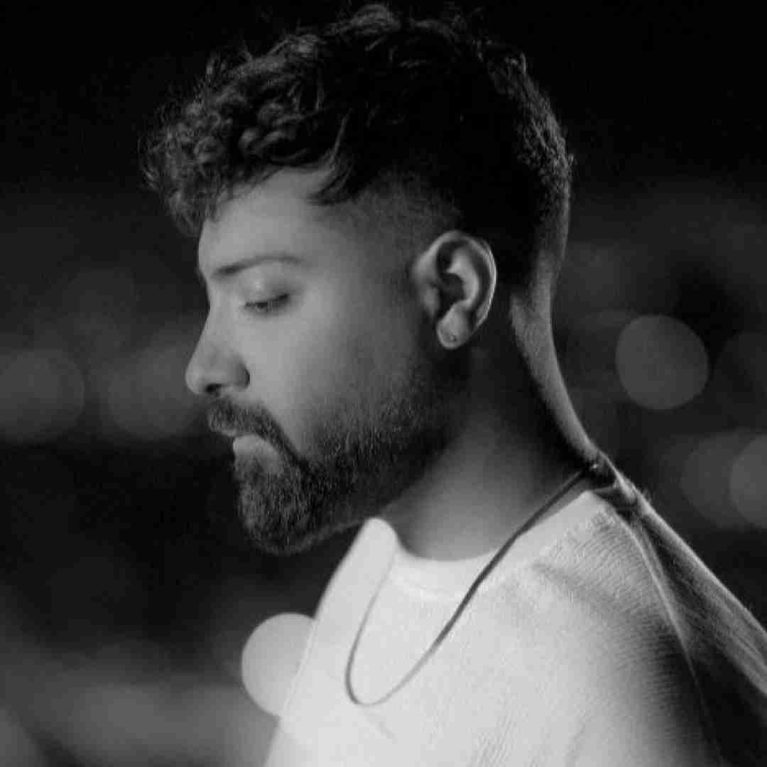الیاد اومد گرفت دنیامو دستش پشت چشاشه یه ارتش