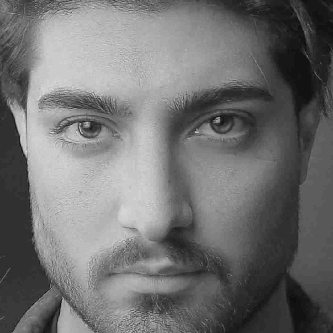 امیر لیام مه حالم خوبه آری با قرصام اتاق پر دوده