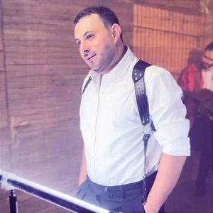 آهنگ امیر رادان به نام یه لایک میدم به خودم واسه روحی پرواز کرد