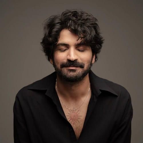 دانلود آهنگ تنهای تنها در اوج دردم تنهای تنها با شب چه کردم از عرفان طهماسبی